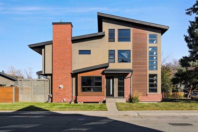 2702 28 Avenue Sw, Calgary