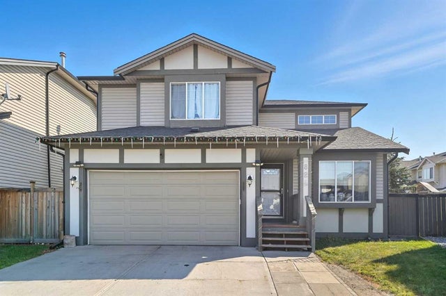 824 Luxstone Square Sw, Airdrie