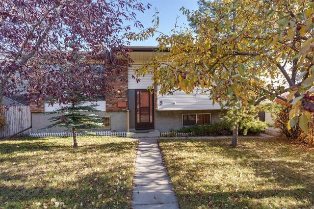 8 Ranchlands Crescent Nw, Calgary