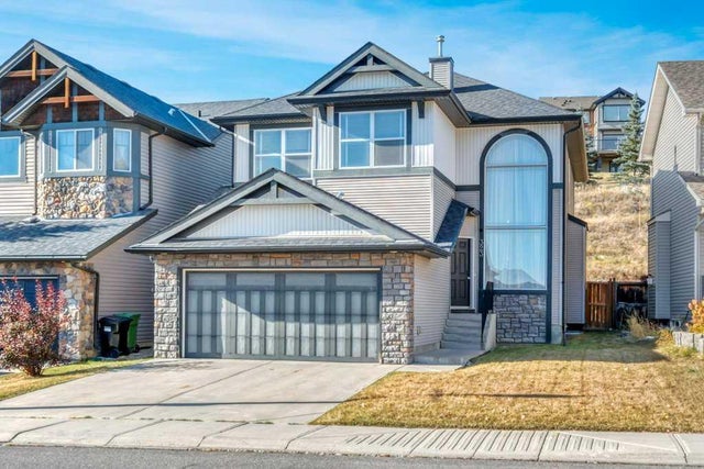 323 St Moritz Drive Sw, Calgary