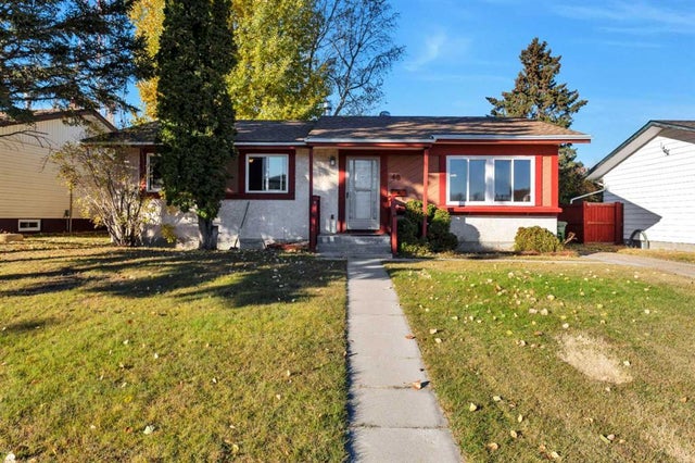 48 Halladay Avenue, Red Deer
