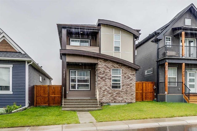 1037 Chinook Gate Heath Sw, Airdrie