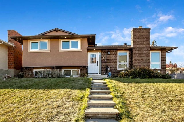 123 Pinemill Way Ne, Calgary