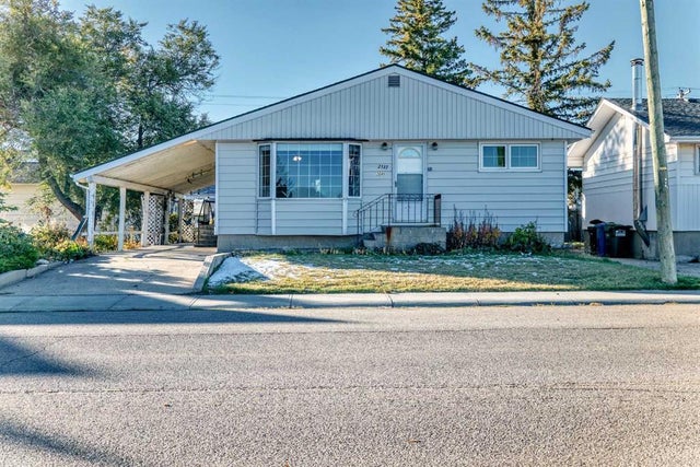 2137 20 Avenue, Didsbury