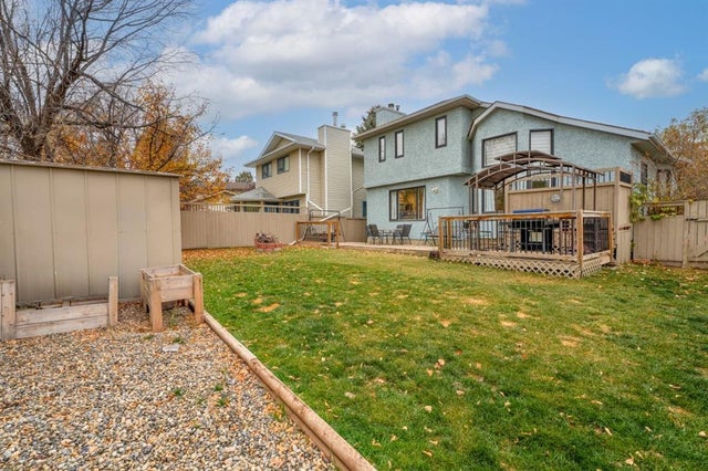 9 Hunters Mews, Okotoks