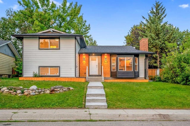 423 Queensland Circle Se, Calgary