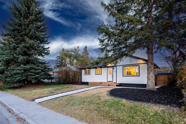 152 Southampthon Drive Sw, Calgary