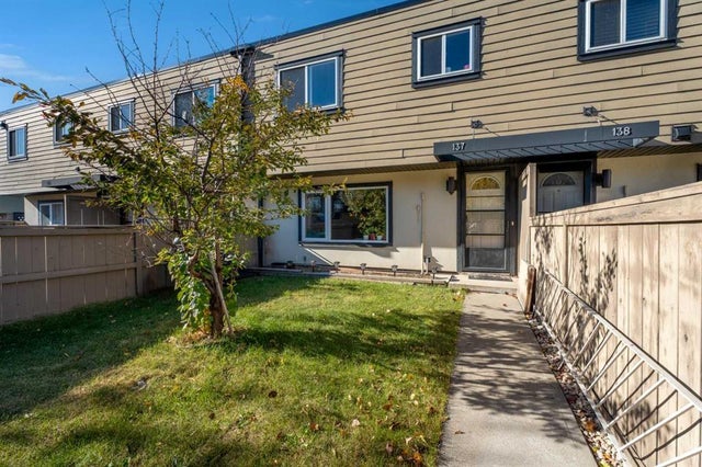 137, 3809 45 Street Sw, Calgary