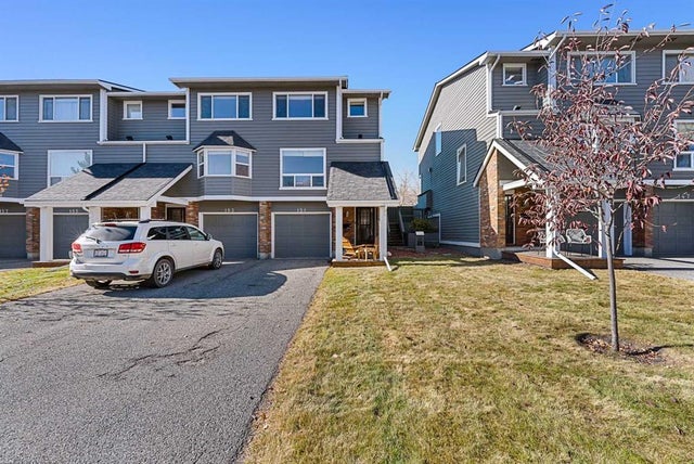 151 Woodglen Grove Sw, Calgary