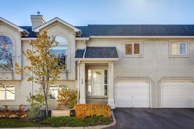 19 Sunlake Gardens Se, Calgary