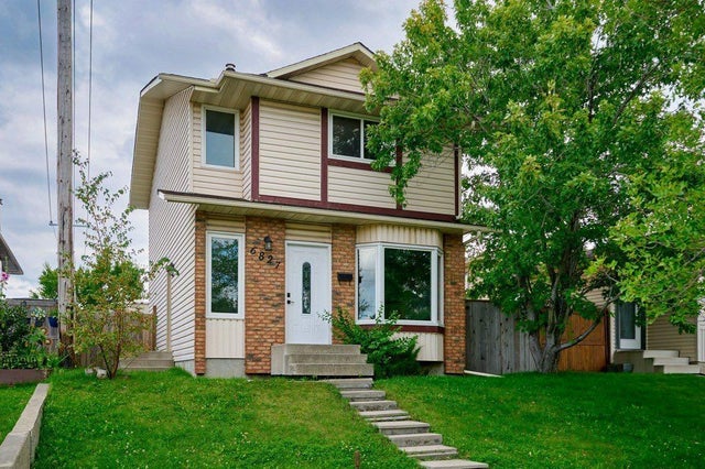 6827 37 Avenue Ne, Calgary