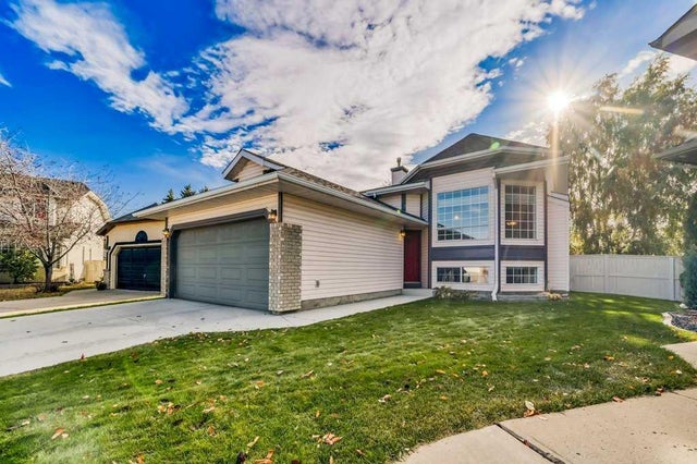 222 Diamond Court Se, Calgary