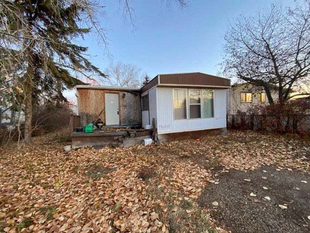 9904 101 Avenue, Clairmont