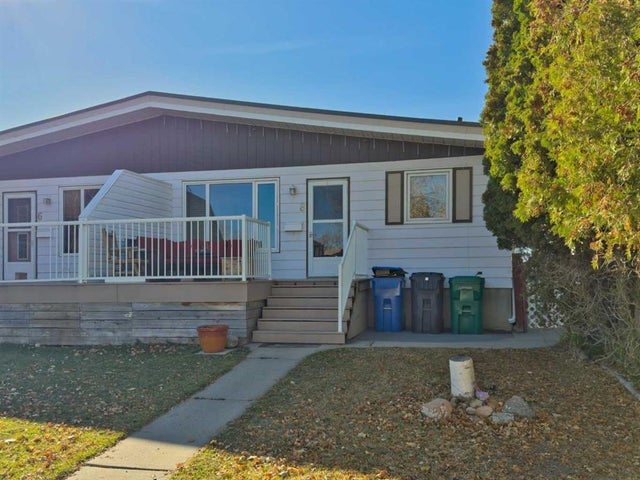 8 Cayuga Crescent W, Lethbridge