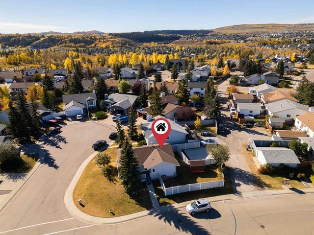 2 West Barrett Place, Cochrane