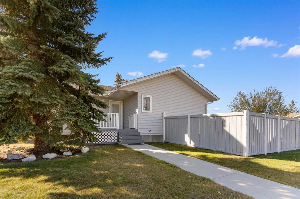 2 West Barrett Place, Cochrane – Residential Detached Listing Photo 4
