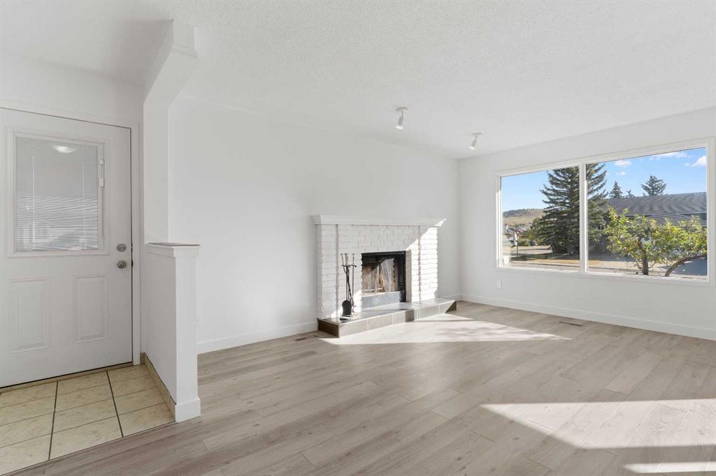 2 West Barrett Place, Cochrane – Residential Detached Listing Photo 7