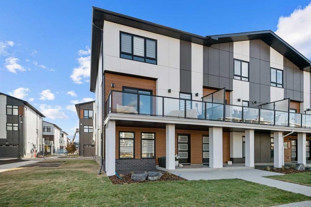 8305 8 Avenue Sw, Calgary