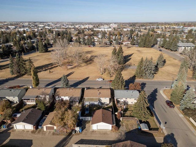 35 Oak Street, Red Deer