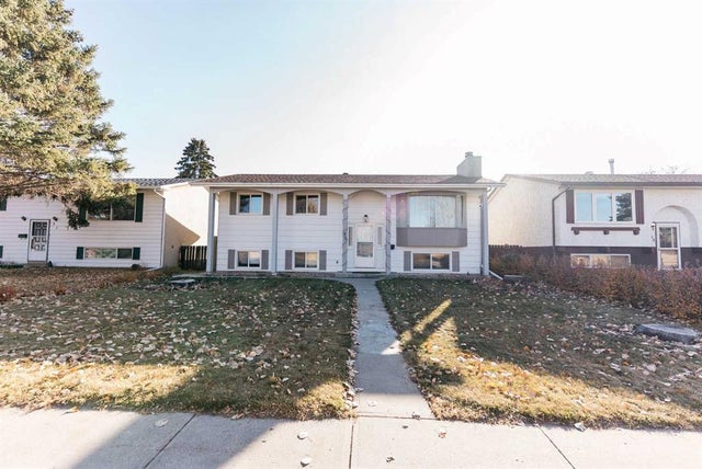 35 Oak Street, Red Deer