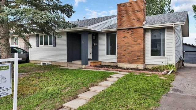 10 Radcliffe Crescent Se, Calgary