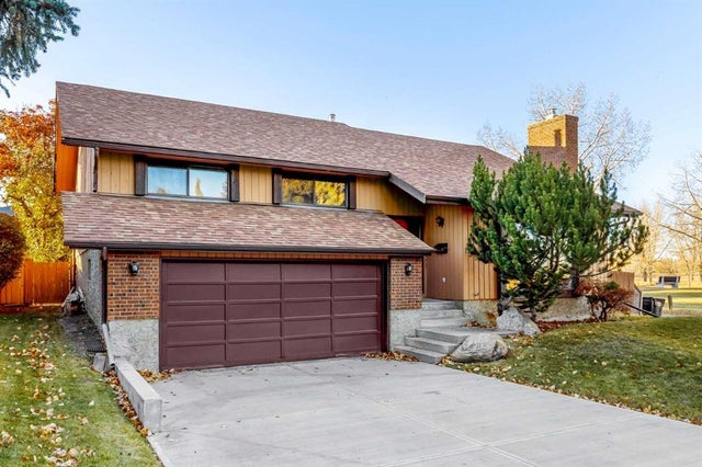 135 Oakfern Way Sw, Calgary