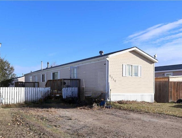 9718 108 Avenue, Clairmont