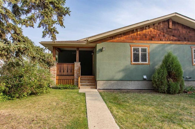 5422 49 Avenue, Lacombe