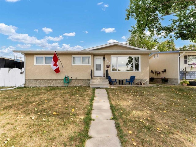 805 1 Street Se, Redcliff