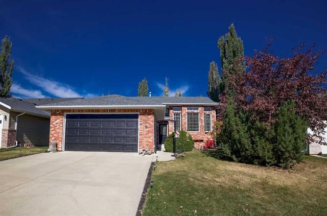 6 Royal Crescent, Lacombe