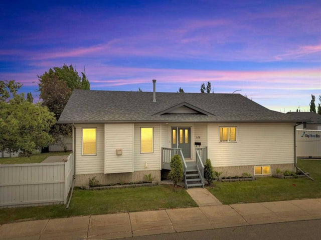 148 Ammeter Close, Red Deer