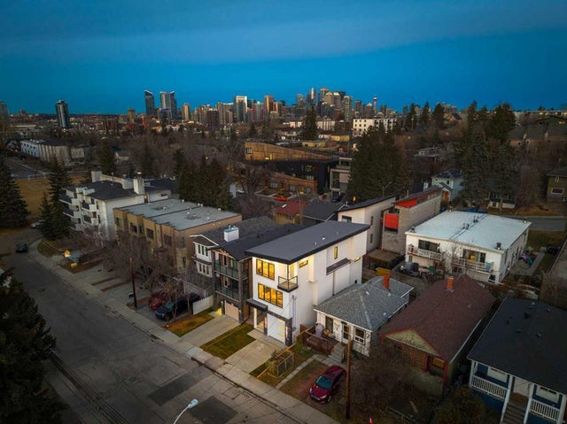 2518 16b Street Sw, Calgary