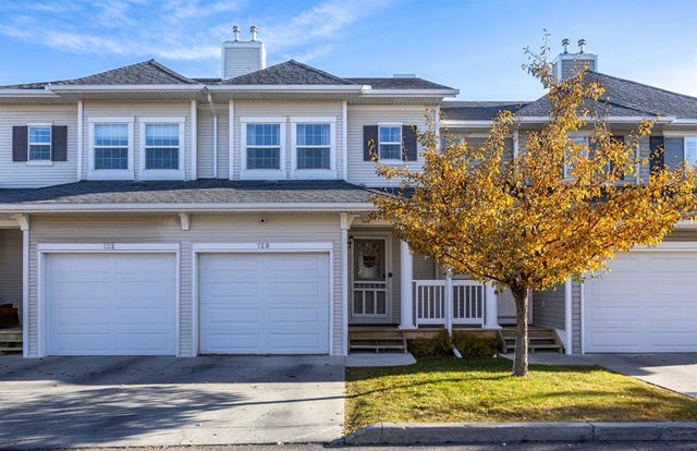 128 Country Village Manor Ne, Calgary