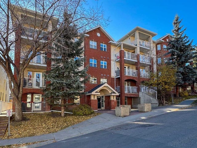 302, 417 3 Avenue Ne, Calgary