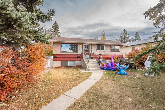 4524 73 Street Nw, Calgary