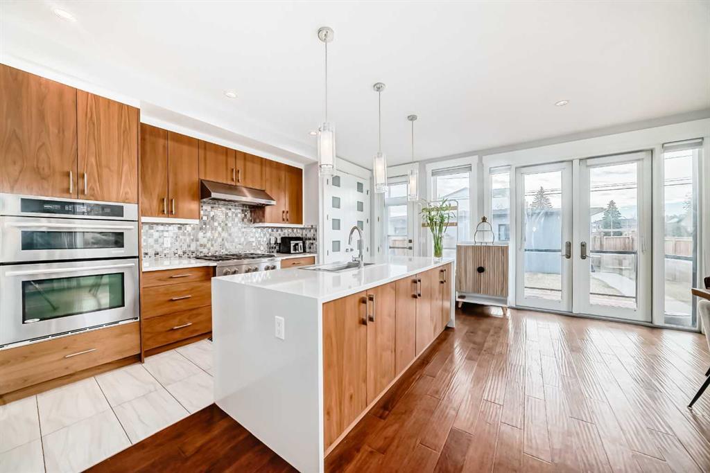 4640 15 Avenue Northwest, Calgary – Residential Semi Detached Listing Photo 2