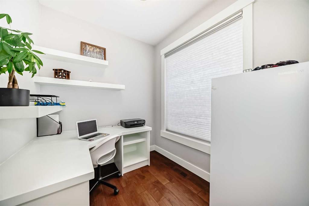 4640 15 Avenue Northwest, Calgary – Residential Semi Detached Listing Photo 3