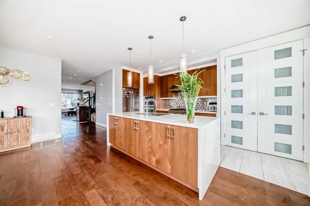 4640 15 Avenue Northwest, Calgary – Residential Semi Detached Listing Photo 4