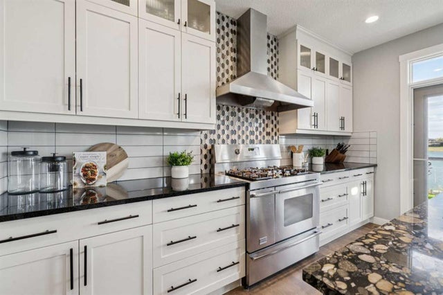 424 Montclair Place, Cochrane Lake