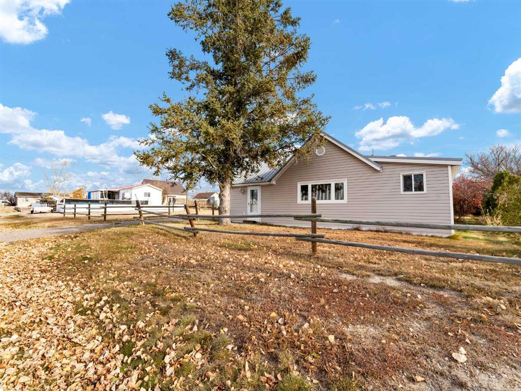 17 2 Street W, Schuler