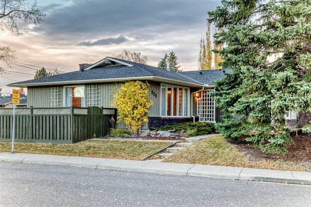 255 Parkwood Close Se, Calgary