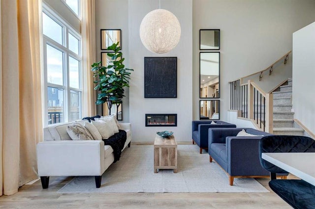 16 Heirloom Drive Se, Calgary