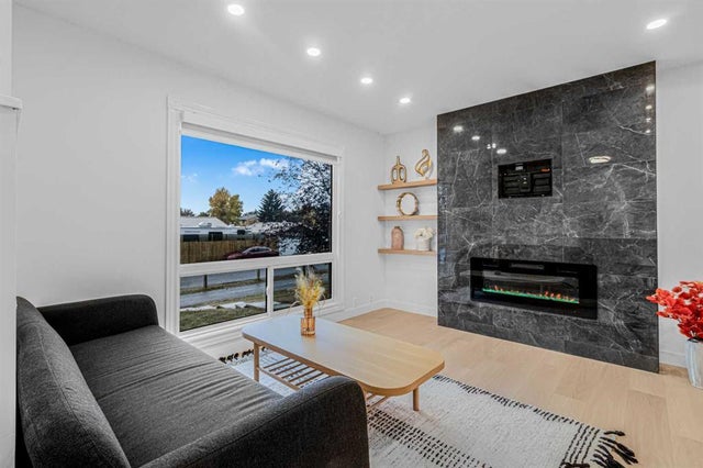 2, 112 Erin Grove Close Se, Calgary