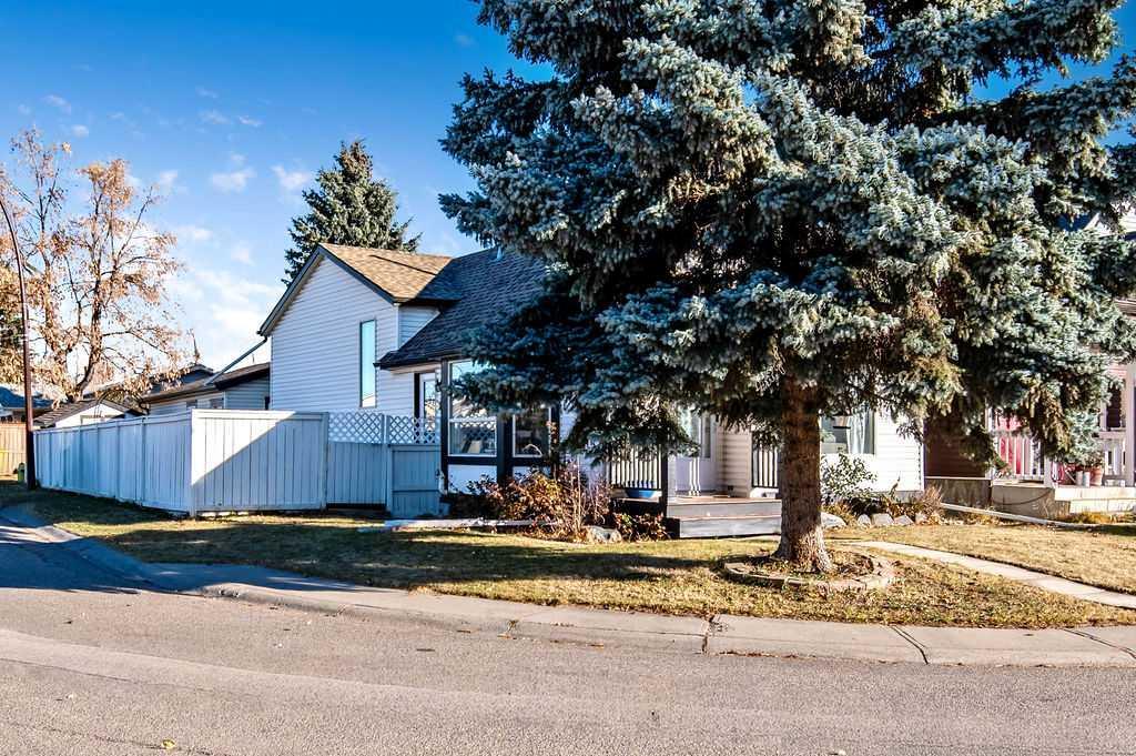 106 Woodfield Close SW, Calgary
