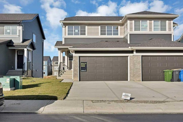 537 Chelsea Gardens, Chestermere