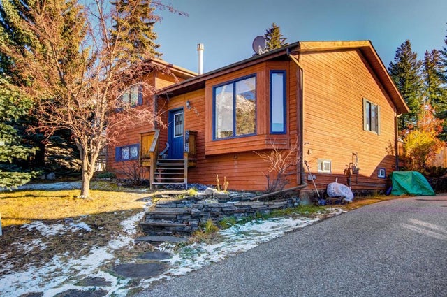 303 Pioneer Road, Canmore