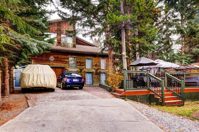 B, 123 Grizzly Street, Banff
