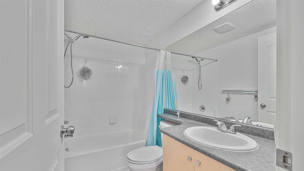 105, 17 Country Village Bay Northeast, Calgary – Residential Apartment Listing Photo 17