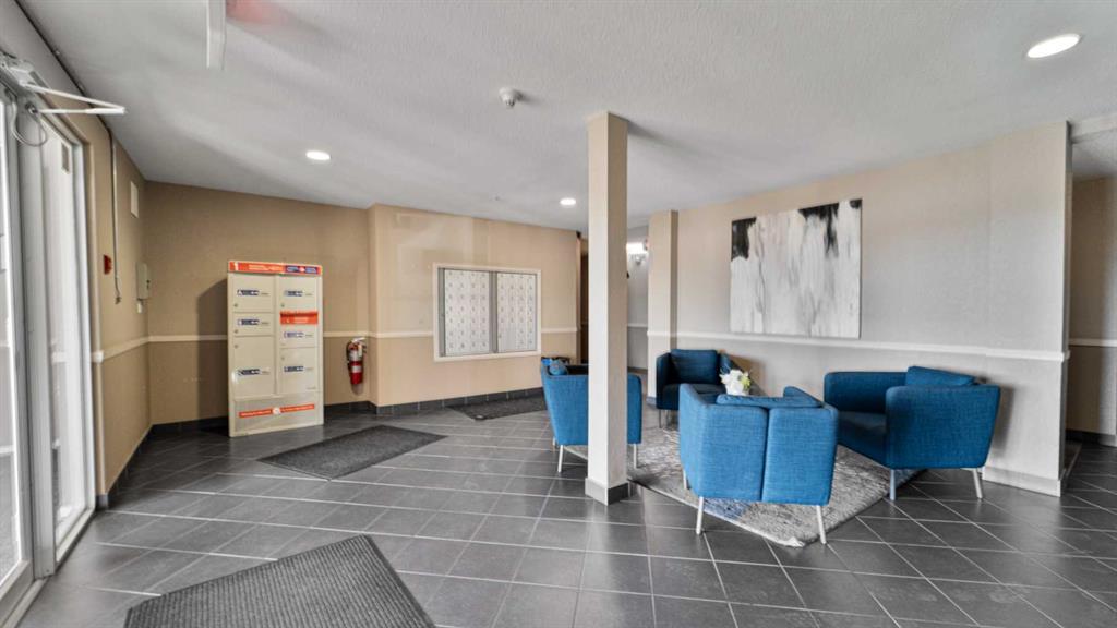 105, 17 Country Village Bay Northeast, Calgary – Residential Apartment Listing Photo 4