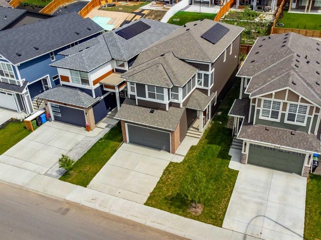 264 Lucas Way Nw, Calgary